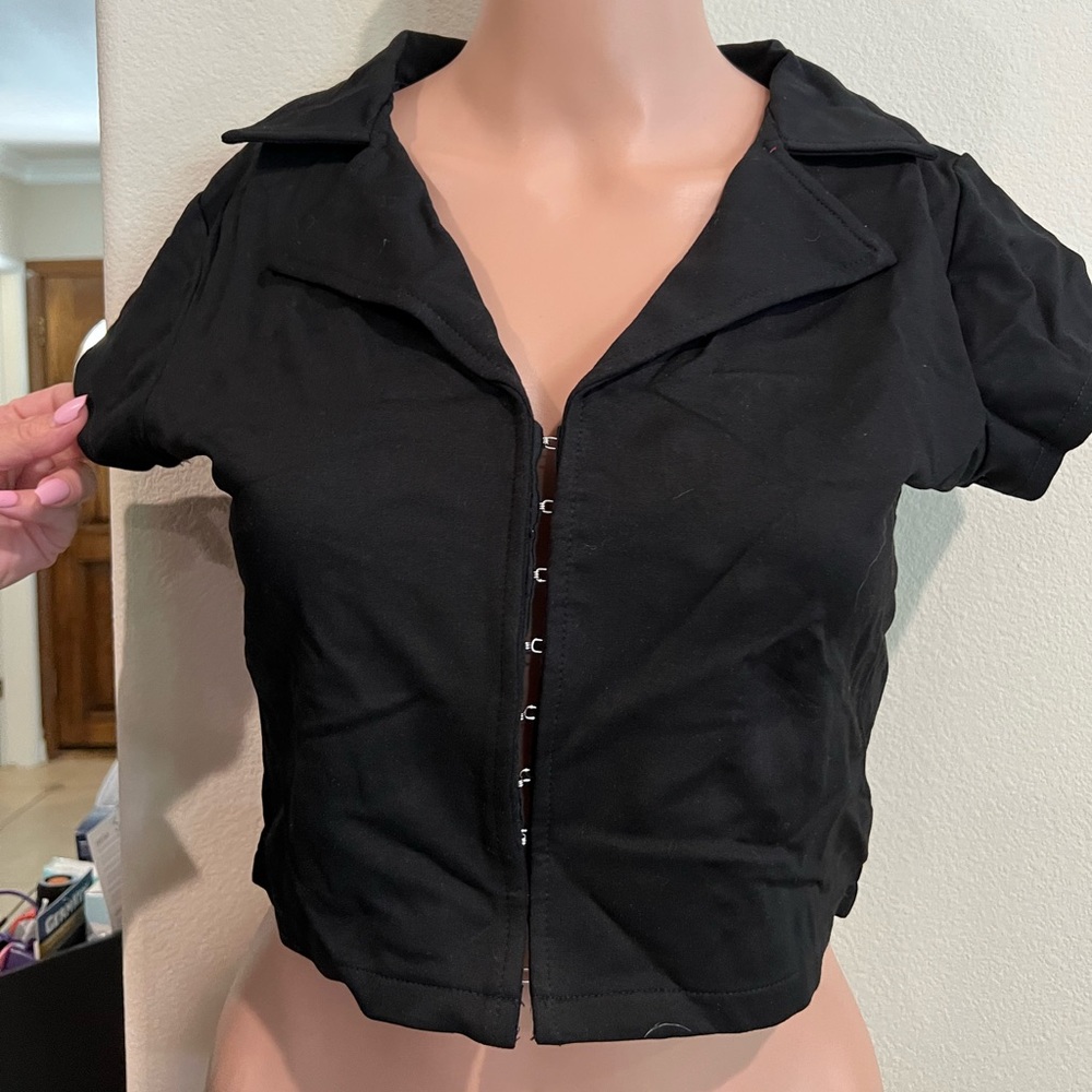 Black crop collared shirt.